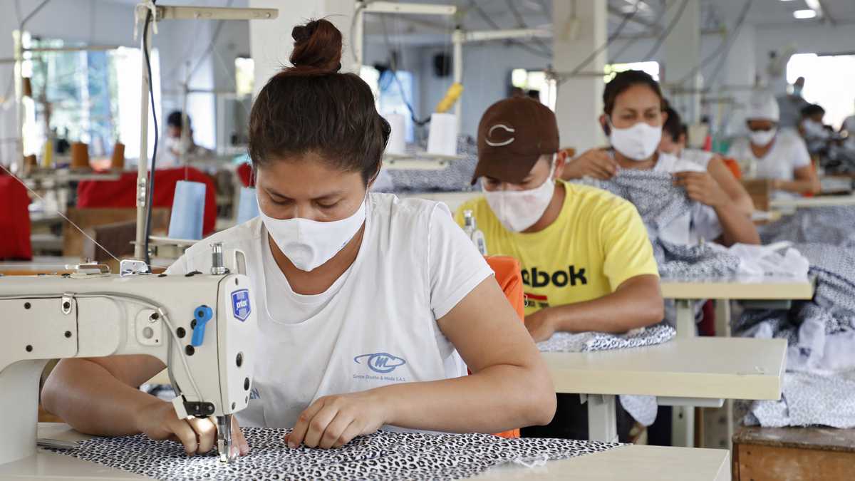 Ejecutivo crea fondo para garantizar créditos al sector textil y confección